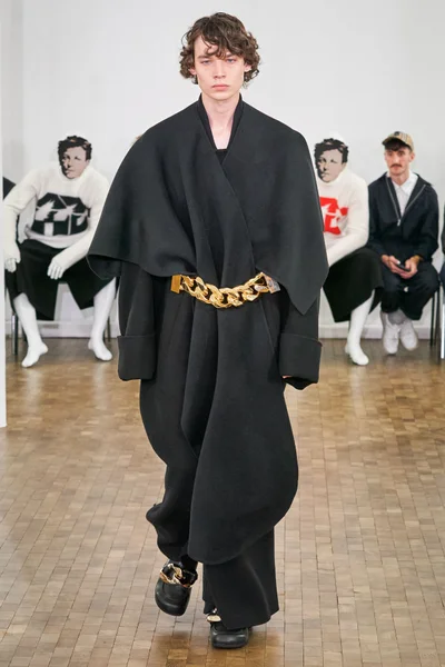 Look 10